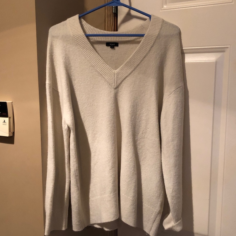 Rails Cream Knit Sweater small but can be petite medium - V neckline